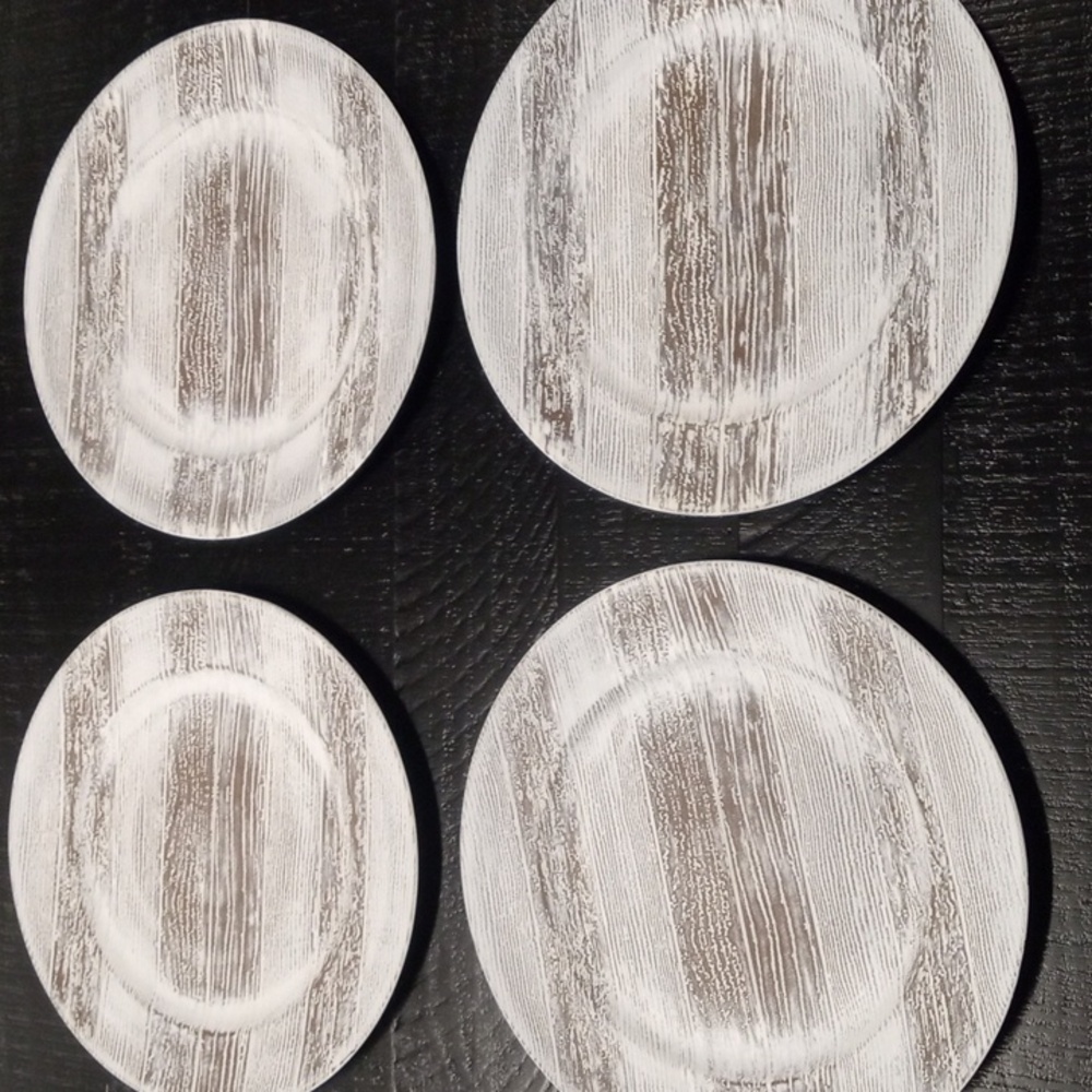 🫟🍒 White Distressed Charger Plate Set
